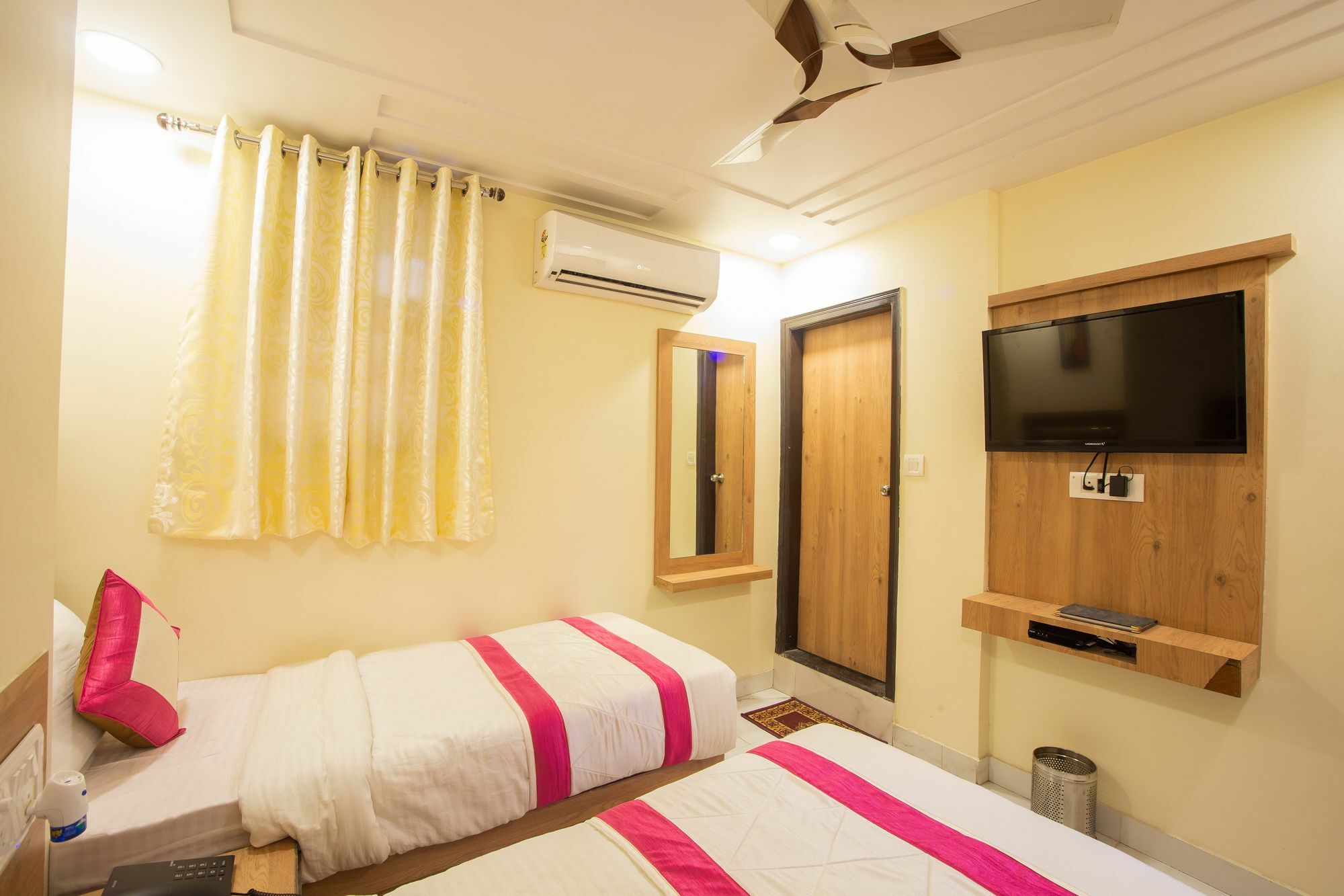 Hotel Sarthak Palace - By Pooja Hospitality New Delhi Exterior photo