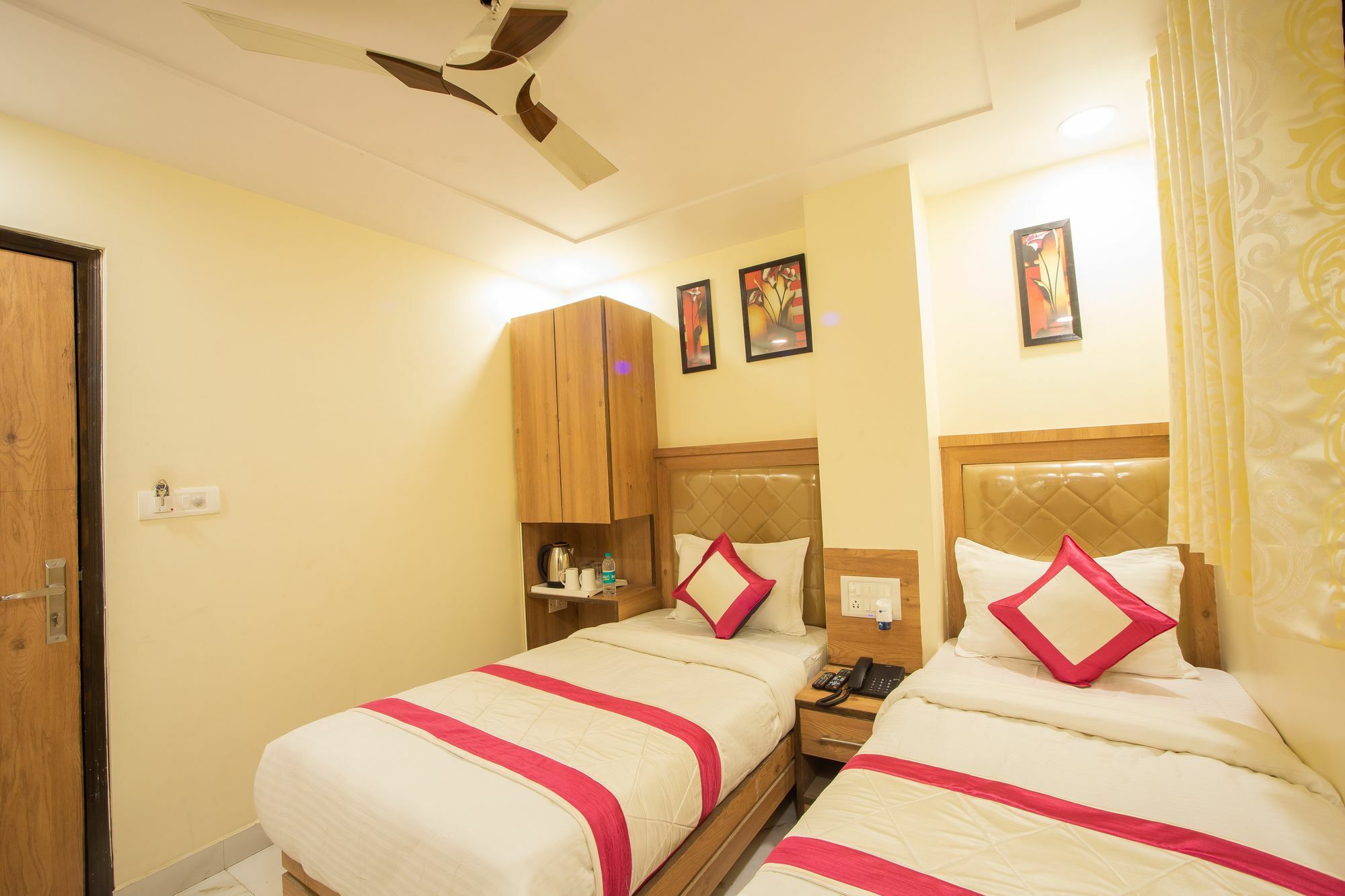 Hotel Sarthak Palace - By Pooja Hospitality New Delhi Exterior photo